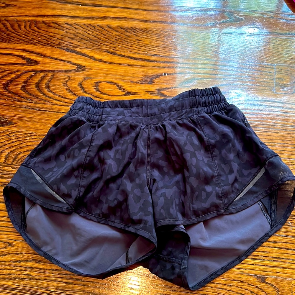 Lululemon size 2 Hotty Hot Shorts Regular Length